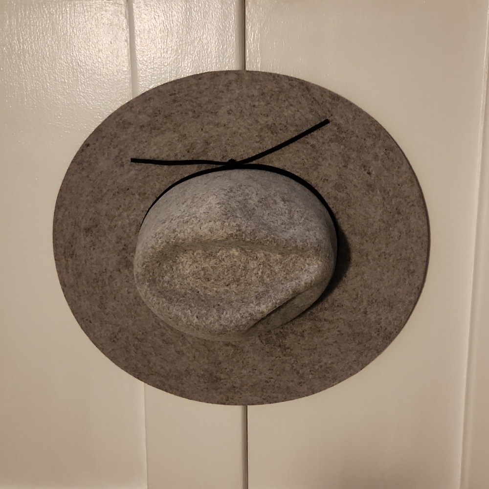 Classic Wide-Brim Felt Fedora Hat in Gray